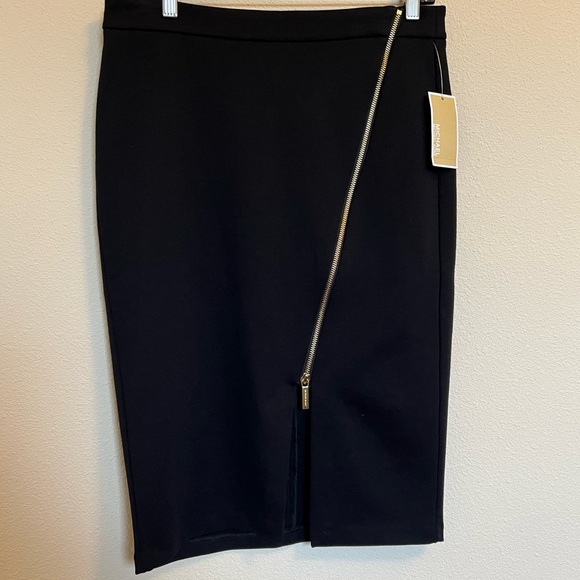 NWT Michael Kors Black Pencil Skirt with Asymmetrical  Zipper - Size 6 - Picture 2 of 11